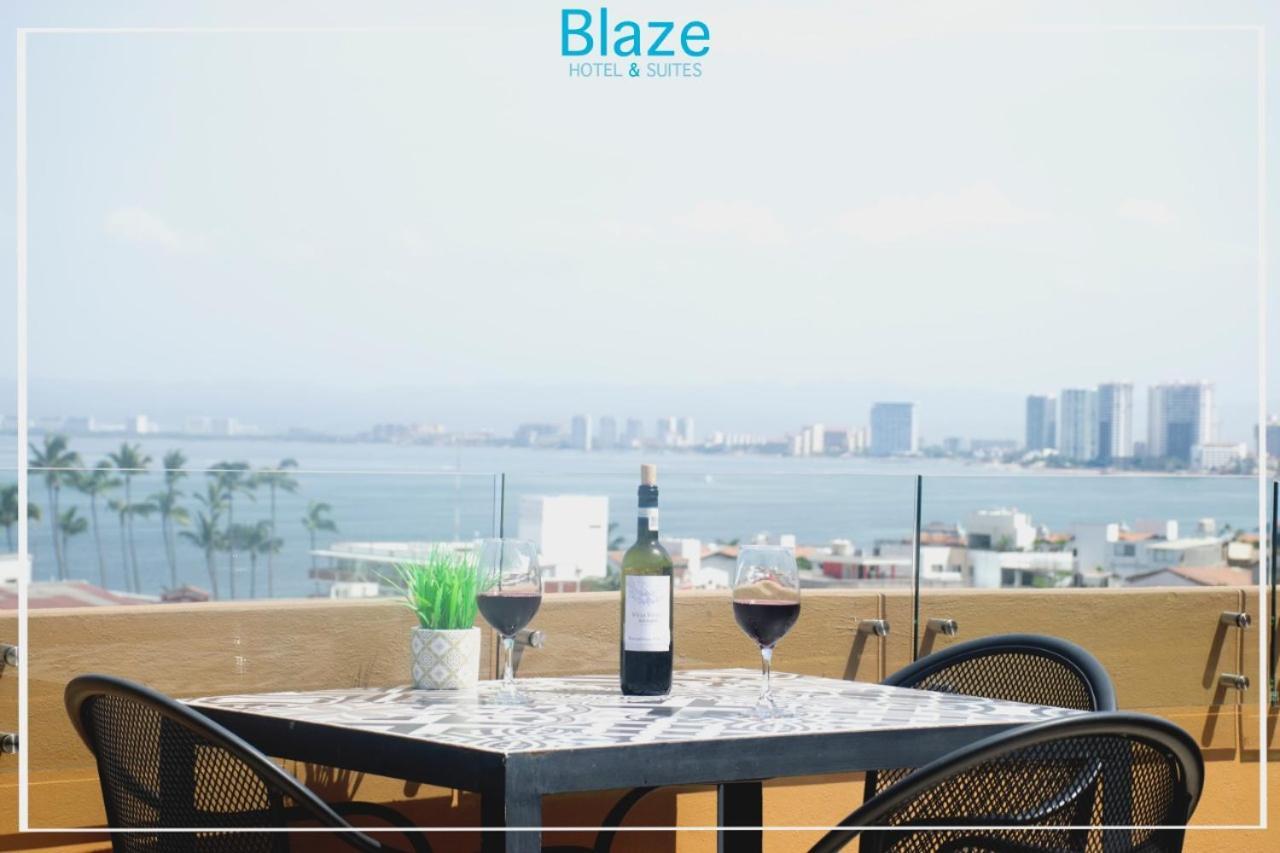 Blaze Hotel & Suites Пуерто Валярта Екстериор снимка