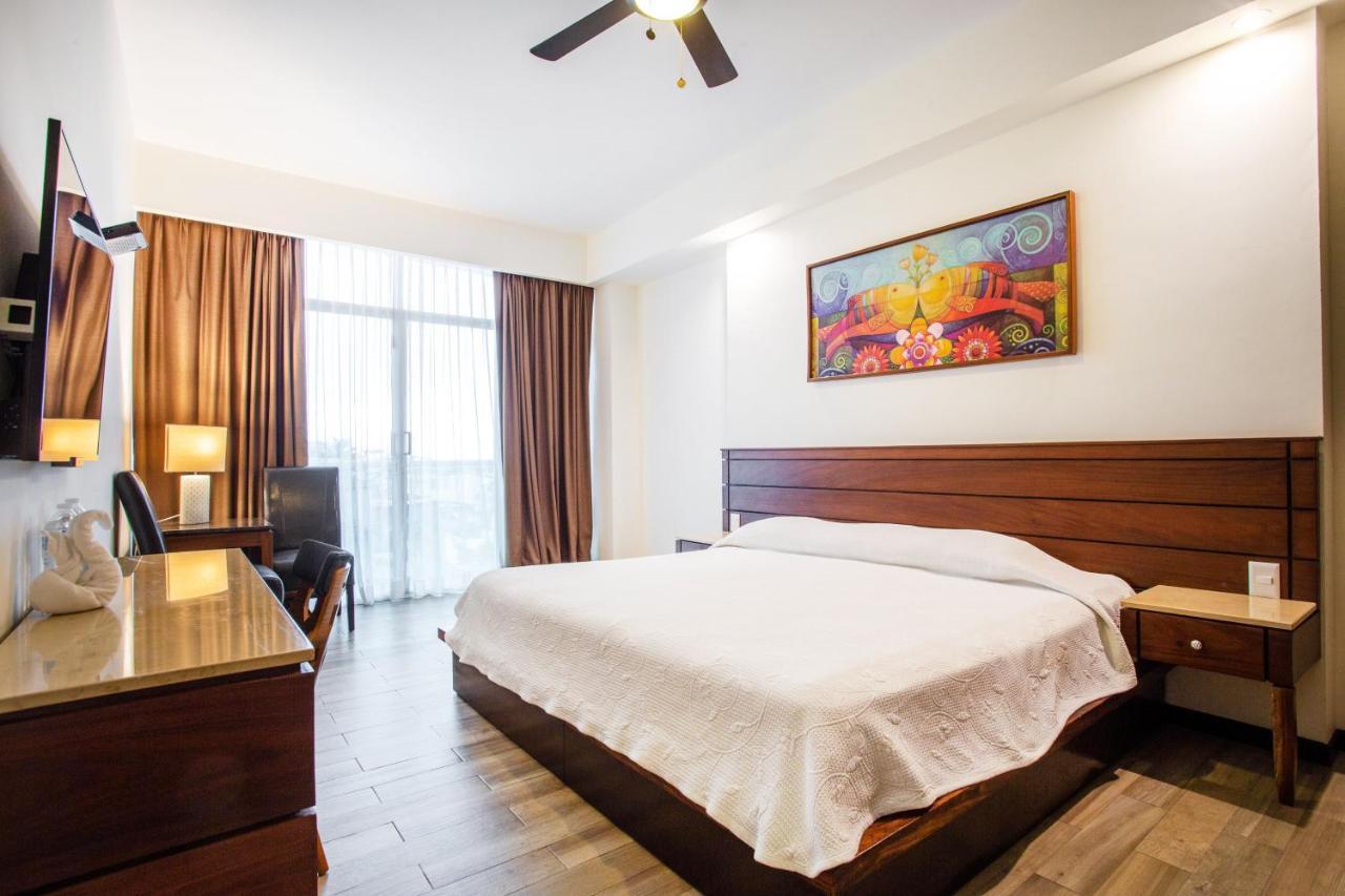 Blaze Hotel & Suites Пуерто Валярта Екстериор снимка
