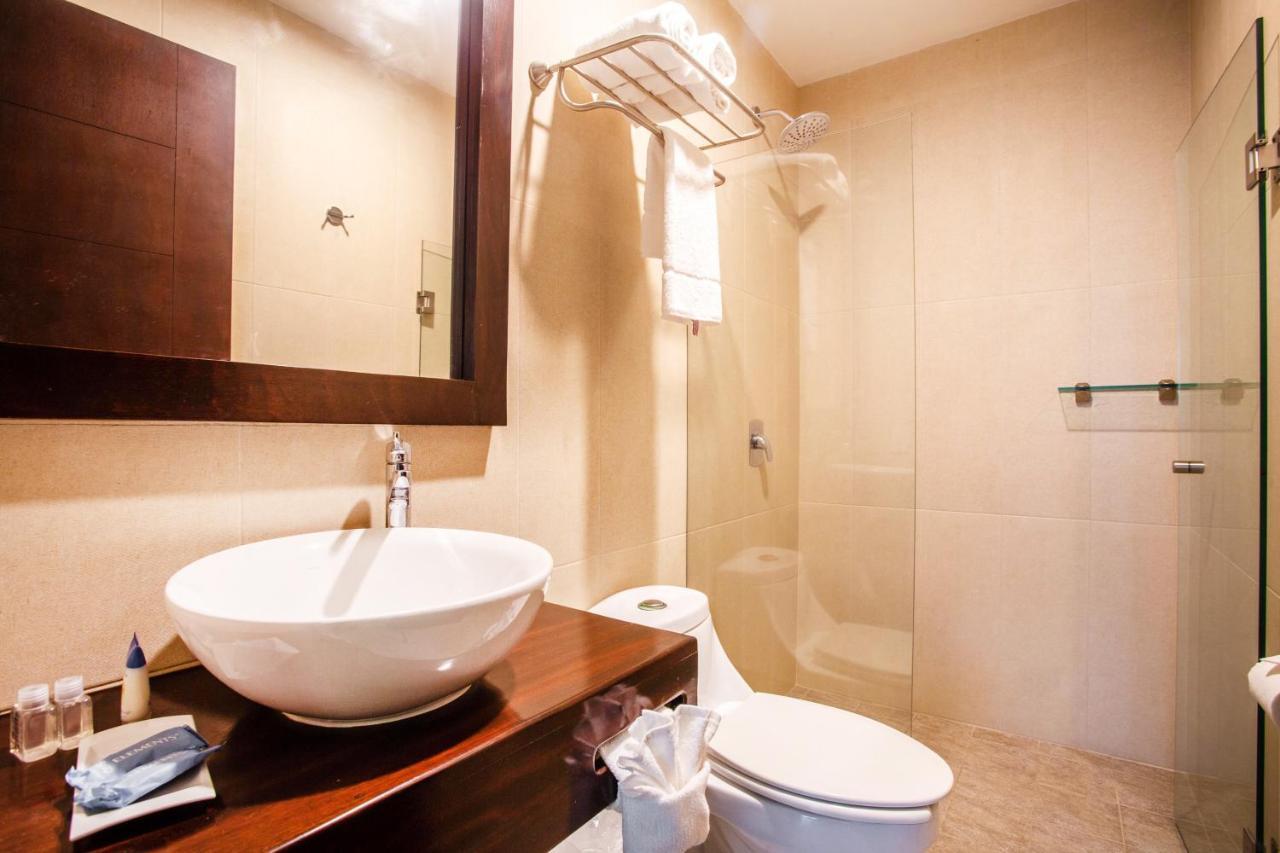 Blaze Hotel & Suites Пуерто Валярта Екстериор снимка