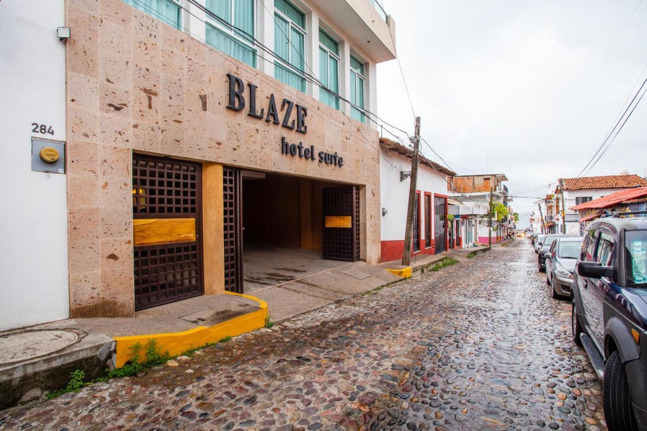Blaze Hotel & Suites Пуерто Валярта Екстериор снимка