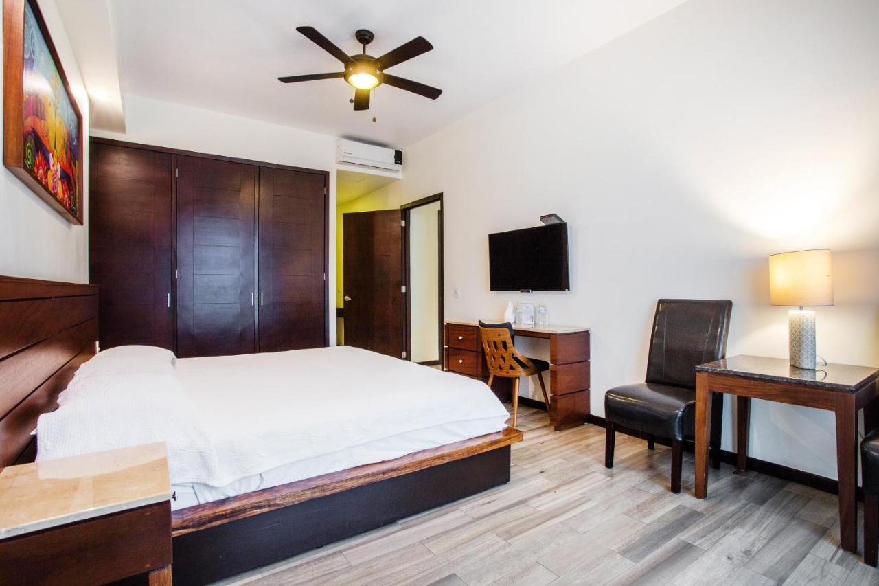 Blaze Hotel & Suites Пуерто Валярта Екстериор снимка