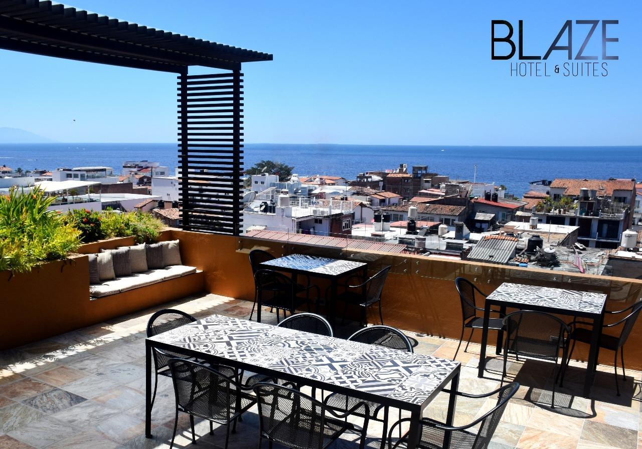 Blaze Hotel & Suites Пуерто Валярта Екстериор снимка